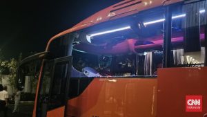 Misteri Pelemparan Bus Persik Terungkap?