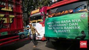 Aksi Mengejutkan Sopir Truk!