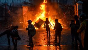 Aksi Brutal Malam Ini! Polsek Jatinegara Terbakar