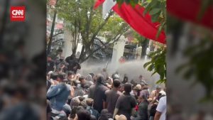 Aksi Demo Bupati Pati Ricuh!