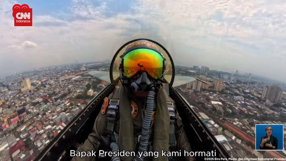 Pesawat Tempur TNI Hibur Warga!