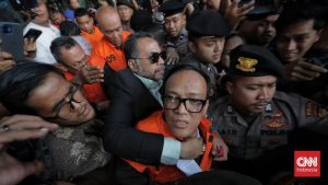 HP di Plafon Rumah Milik Pembantu?  Klaim Mengejutkan Eks Wamenaker!