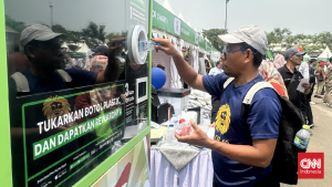 Tukar Botol Plastik, Dapat Saldo E-Wallet!