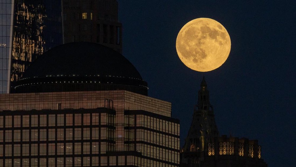 Supermoon Malam Ini: Jangan Lewatkan! Cek Link Live Streaming