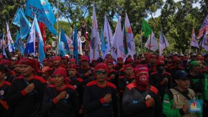 Upah Minimum 2026: Buruh Kecewa Berat, KHL Terancam!