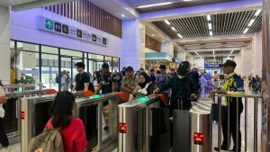 Whoosh Meledak! Tiket Tahun Baru ke Bandung Laris Manis!