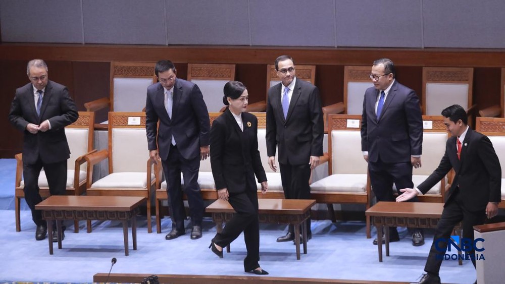 OJK Punya Wajah Baru! Siang Ini Ambil Sumpah!