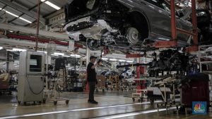 Sinyal Merah! Manufaktur RI Melambat, Gudang Penuh!