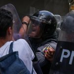 MIRAFORES MEMBARA! Ribuan Warga Lawan Polisi Demi Gaji!