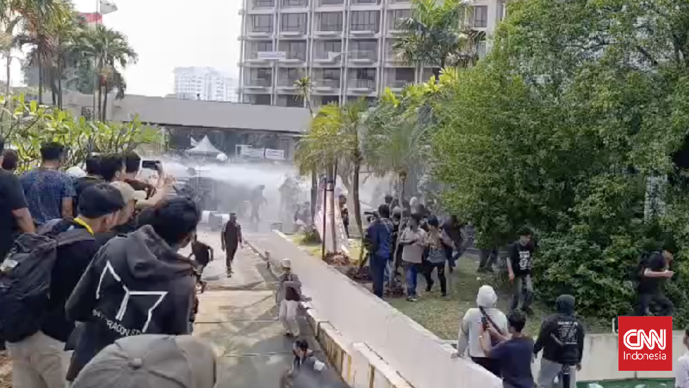 Detik Detik Aparat Kuasai Hotel Sultan Jakarta
