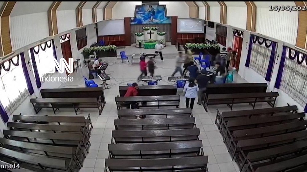 Palu Bergetar Hebat Warga Panik Berhamburan