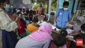 7 Hari Membara Puluhan Warga Jatiwaringin Bertahan