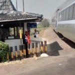 Nyaris Tragis Palang Pintu Tak Tertutup