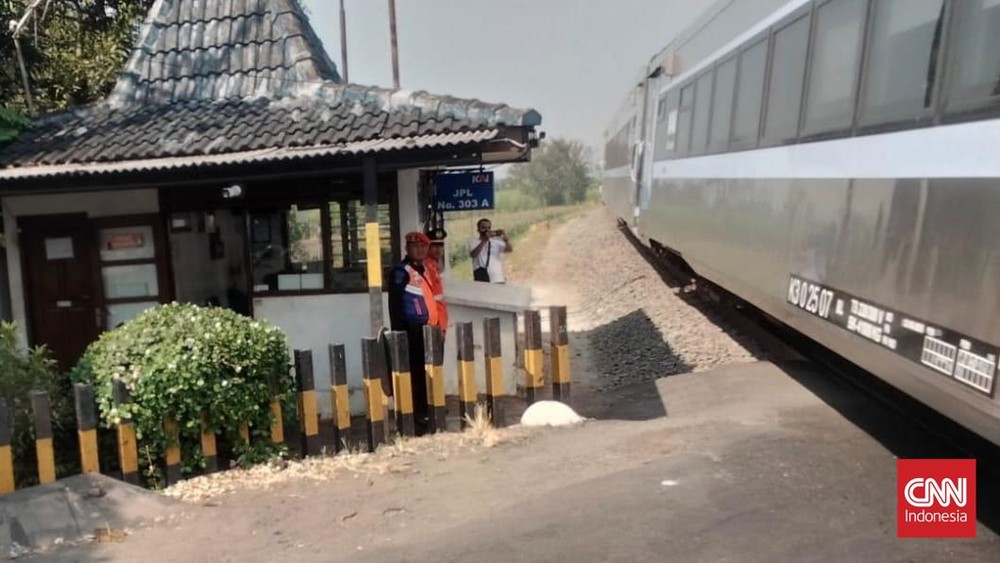 Nyaris Tragis Palang Pintu Tak Tertutup