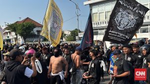 Surabaya Mencekam Pesilat Vs Aparat 1 TNI Terluka