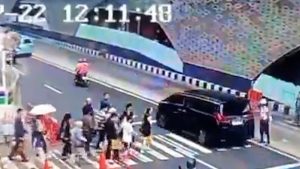 Mobil Mewah Terobos Lampu Merah Intimidasi Petugas