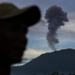 Gunung Ibu Menggeliat Dini Hari Warga Waspada