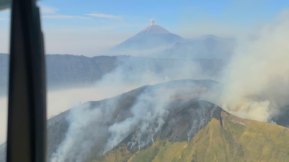 Jatim Mencekam 14 Gunung Terbakar Hebat