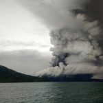 Asap Anak Krakatau Menggila Ancam Negara Tetangga