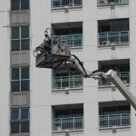 Detik Detik Panik Evakuasi Apartemen Terbakar