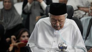 Tangis Pilu Mahathir Lepas Kepergian Sang Istri