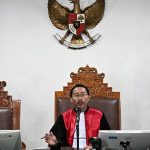 Erupsi Gunung Gagalkan Sidang Roy Suryo