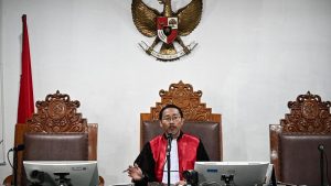 Erupsi Gunung Gagalkan Sidang Roy Suryo