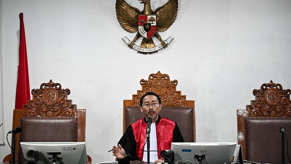 Erupsi Gunung Gagalkan Sidang Roy Suryo