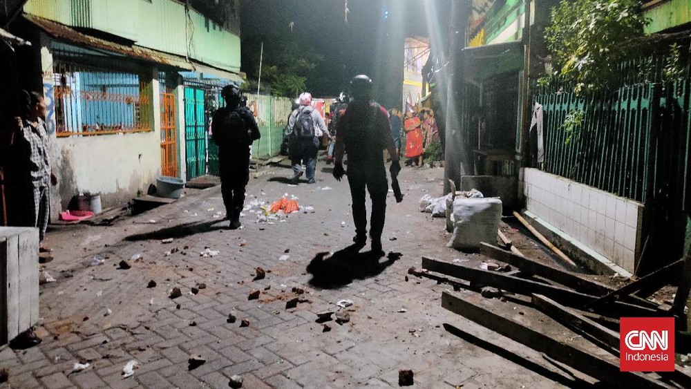 Makassar Mencekam Tawuran Berdarah 1 Tewas Motor Polisi Dibakar