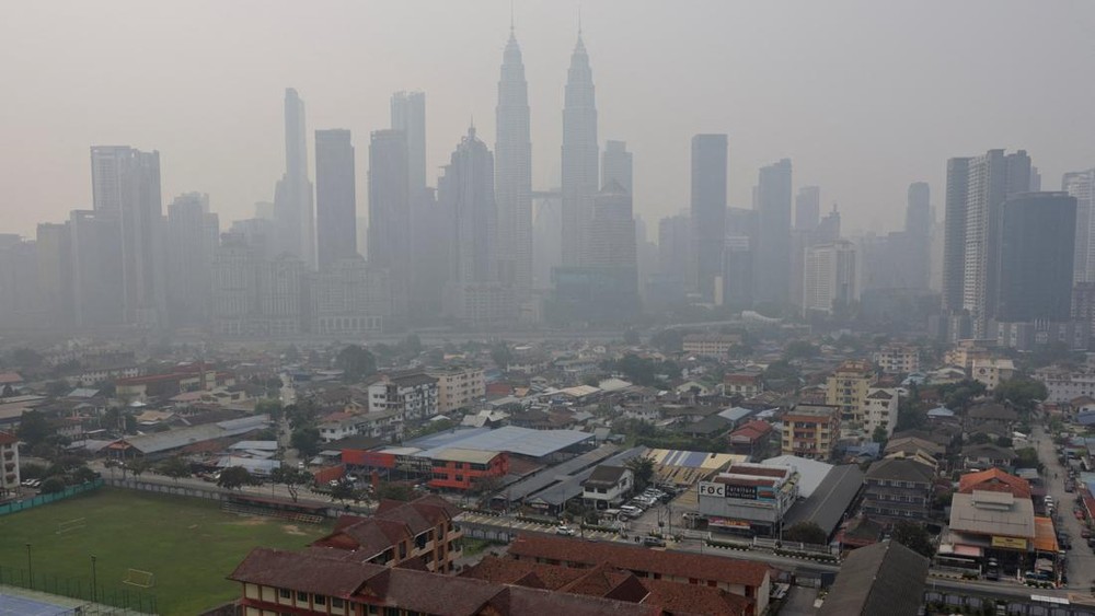 Kabut Asap Pekat Malaysia Tutup Sekolah