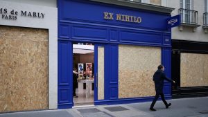 Paris Siaga Lindungi Toko dari Amuk Massa