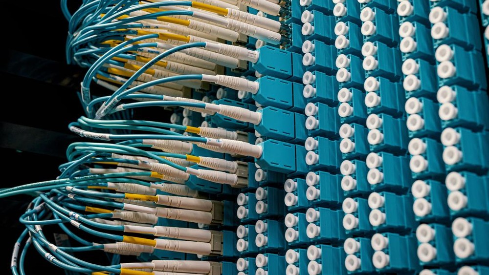 Dilema Pusat Data Haus Air