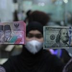 Rupiah Terperosok Dolar AS Tembus 17950