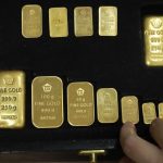 Harga Emas Antam Anjlok Hari Ini