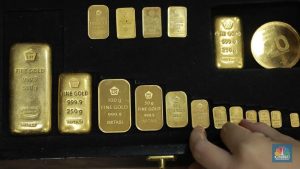 Harga Emas Antam Anjlok Hari Ini