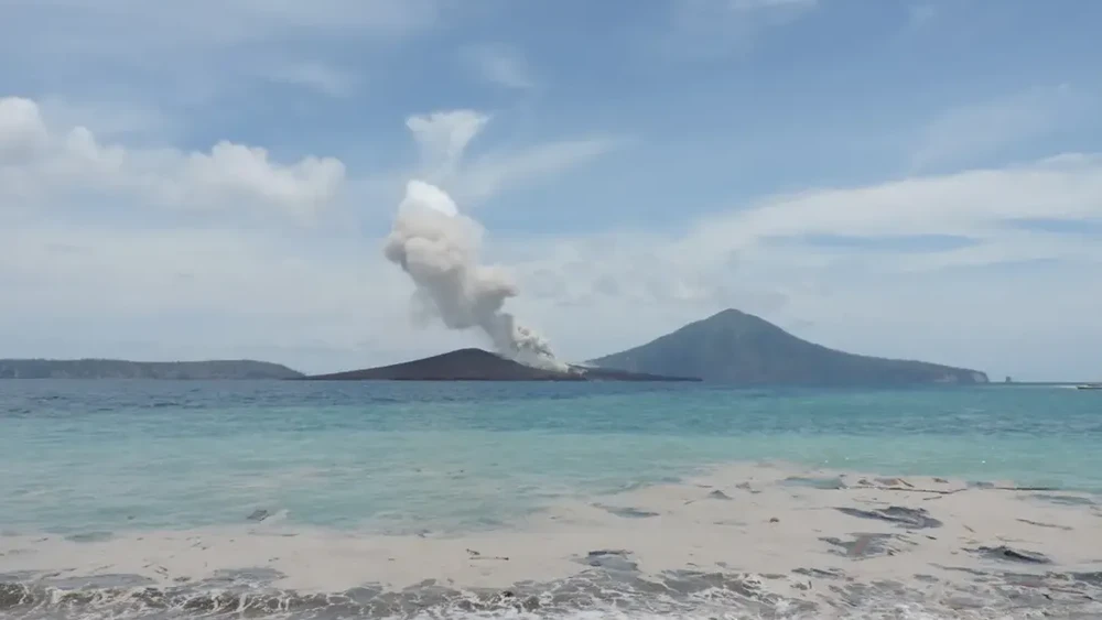 Anak Krakatau Berstatus Siaga