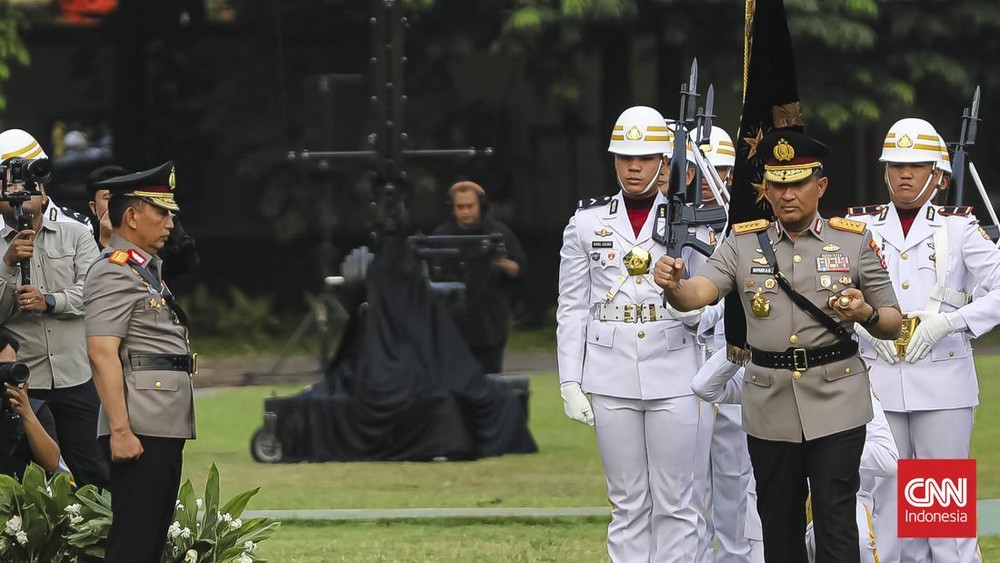 Badai Mutasi Polri Kapolda Metro Terdepak