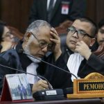 Relawan Gibran Sujud Syukur Usai Drama MK