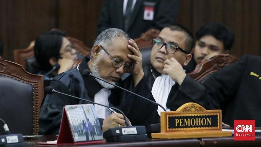 Relawan Gibran Sujud Syukur Usai Drama MK