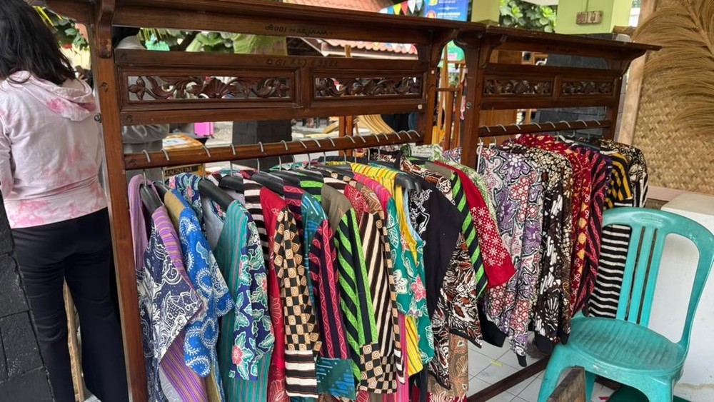 Membangun Ekonomi Lewat Keajaiban Batik