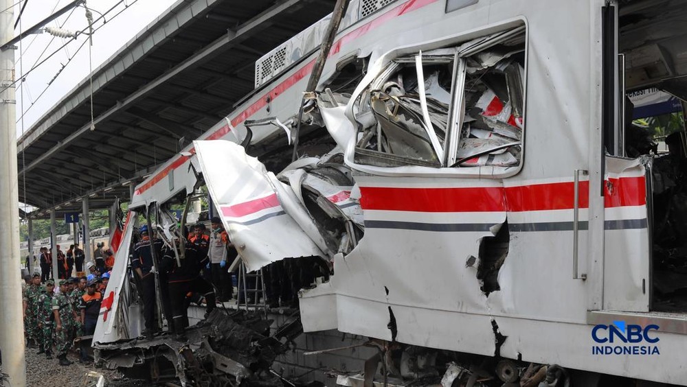 Tragedi Tabrakan KA Argo Bromo Jadi Sorotan
