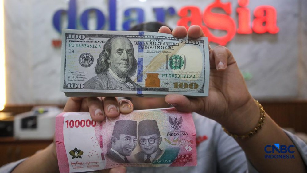 Rupiah Tertekan Dolar AS Tembus Rp18.050