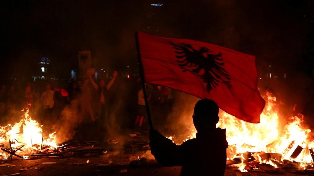 Demo Mahasiswa Albania Berujung Ricuh