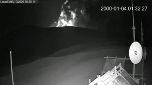 Anak Krakatau Kembali Erupsi Waspada Radius 2 Km